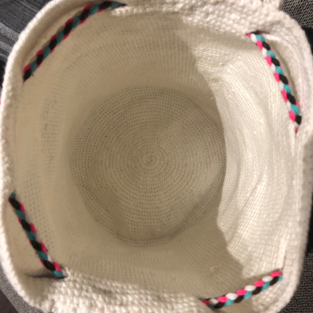 Authentic Wayuu bag/ Mochila Wayuu/ cream color/ multicolored strap/ Size M - Picture 11 of 11